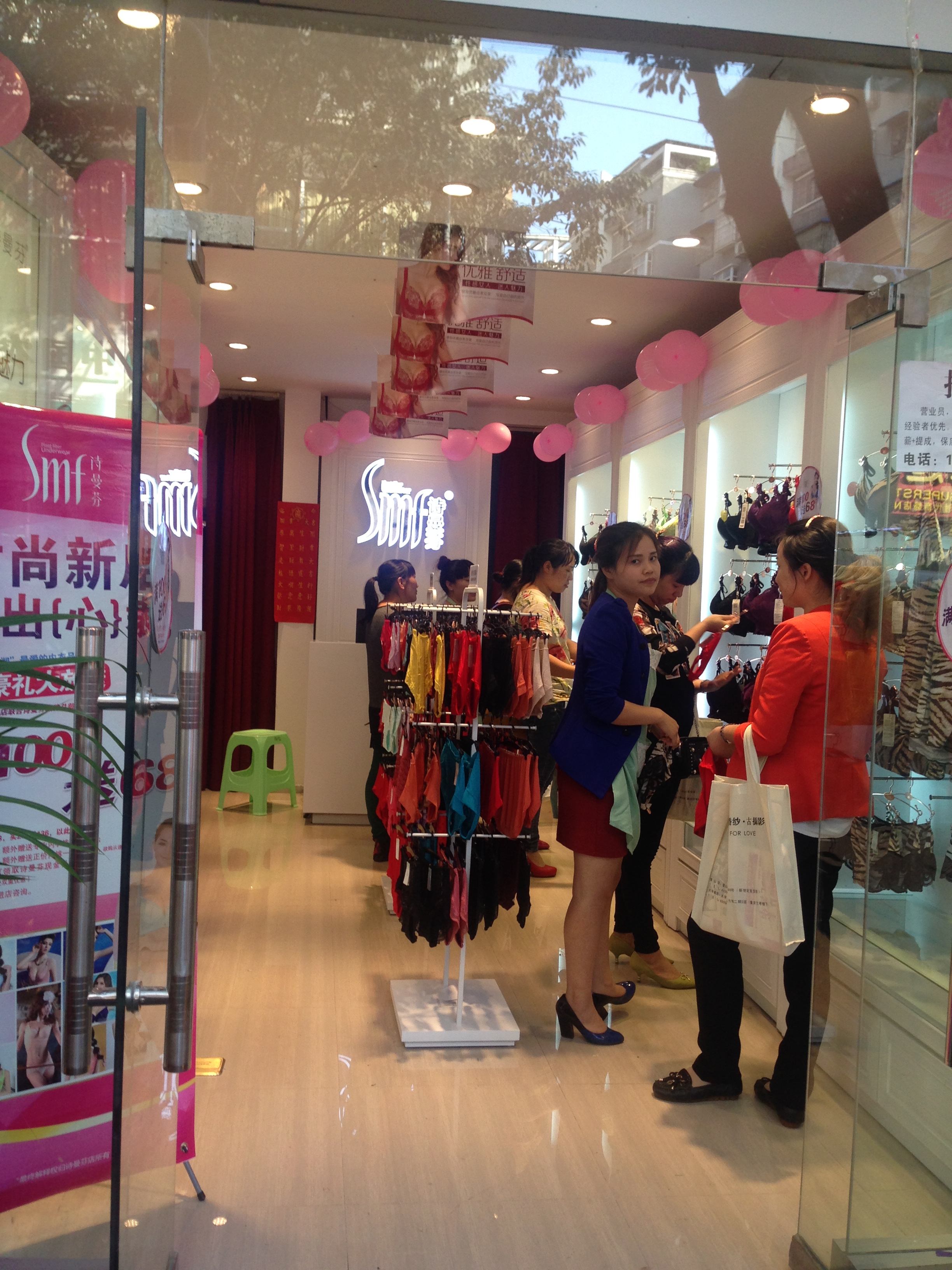 內(nèi)衣加盟店導(dǎo)購(gòu)，并不是賣(mài)賣(mài)東西就好了!