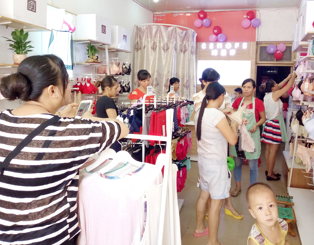 熱烈祝賀廣西王女士詩曼芬內(nèi)衣店開業(yè)大吉