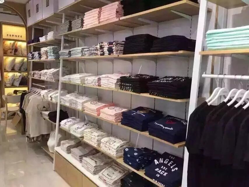 詩曼芬品牌內衣店陳列