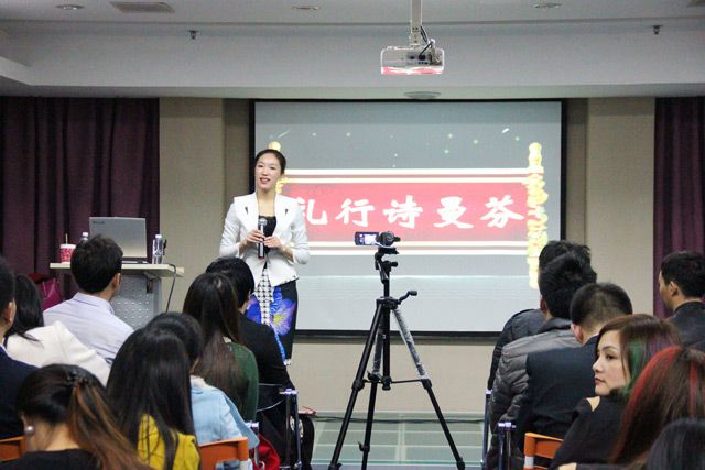 詩曼芬舉辦形象禮儀專題培訓(xùn)會 打造企業(yè)服務(wù)新形象