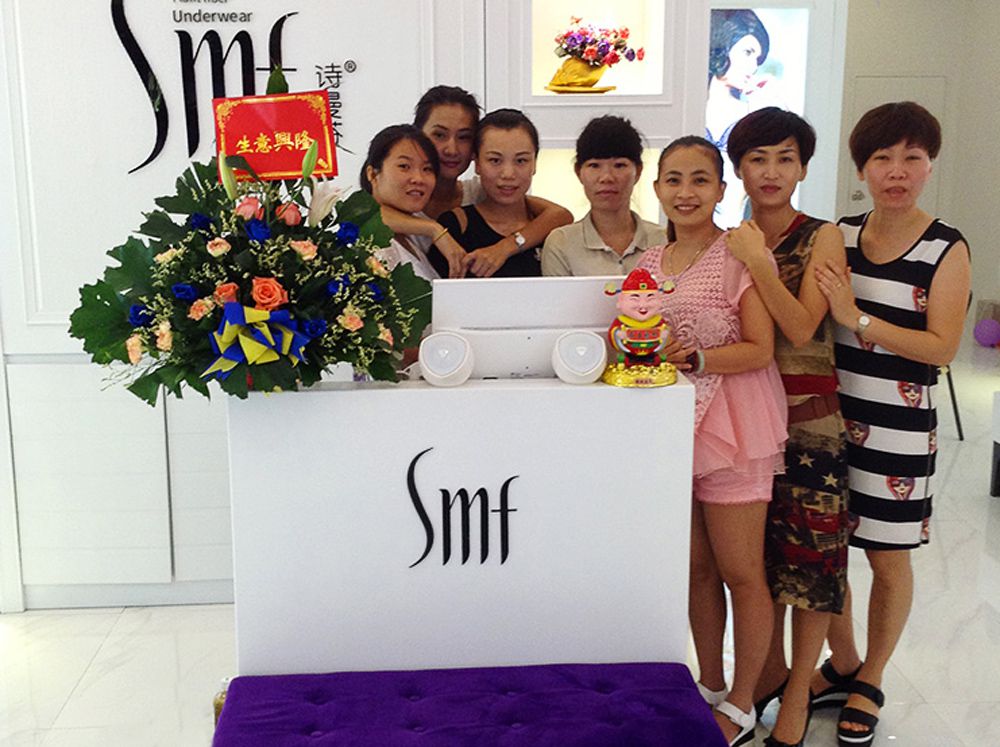 熱烈慶賀曾先生的詩(shī)曼芬內(nèi)衣加盟店隆重開業(yè)